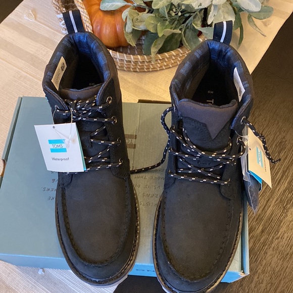 Toms men waterproof suede boots size 9 color black main image 4